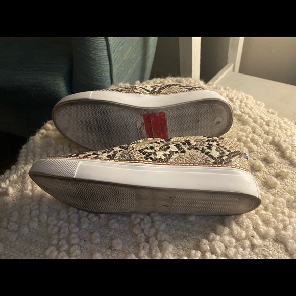 HOST PICK! Snake print casual sneakers - Picture 4 of 6